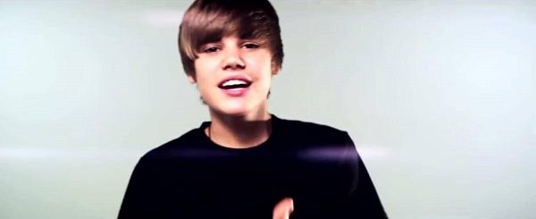 Justin Bieber - Love Me Lyrics