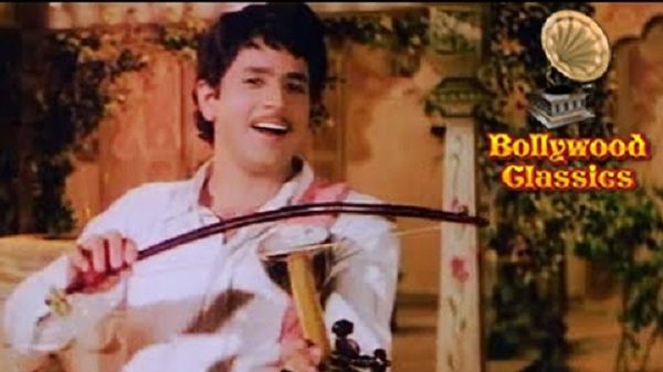 CHAND JAISE MUKHDE PE BINDIYA SITARA LYRICS - Sawan Ko Aane Do